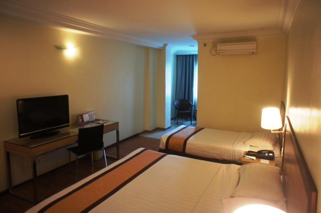 Tyng Garden Hotel Сандакан Номер фото